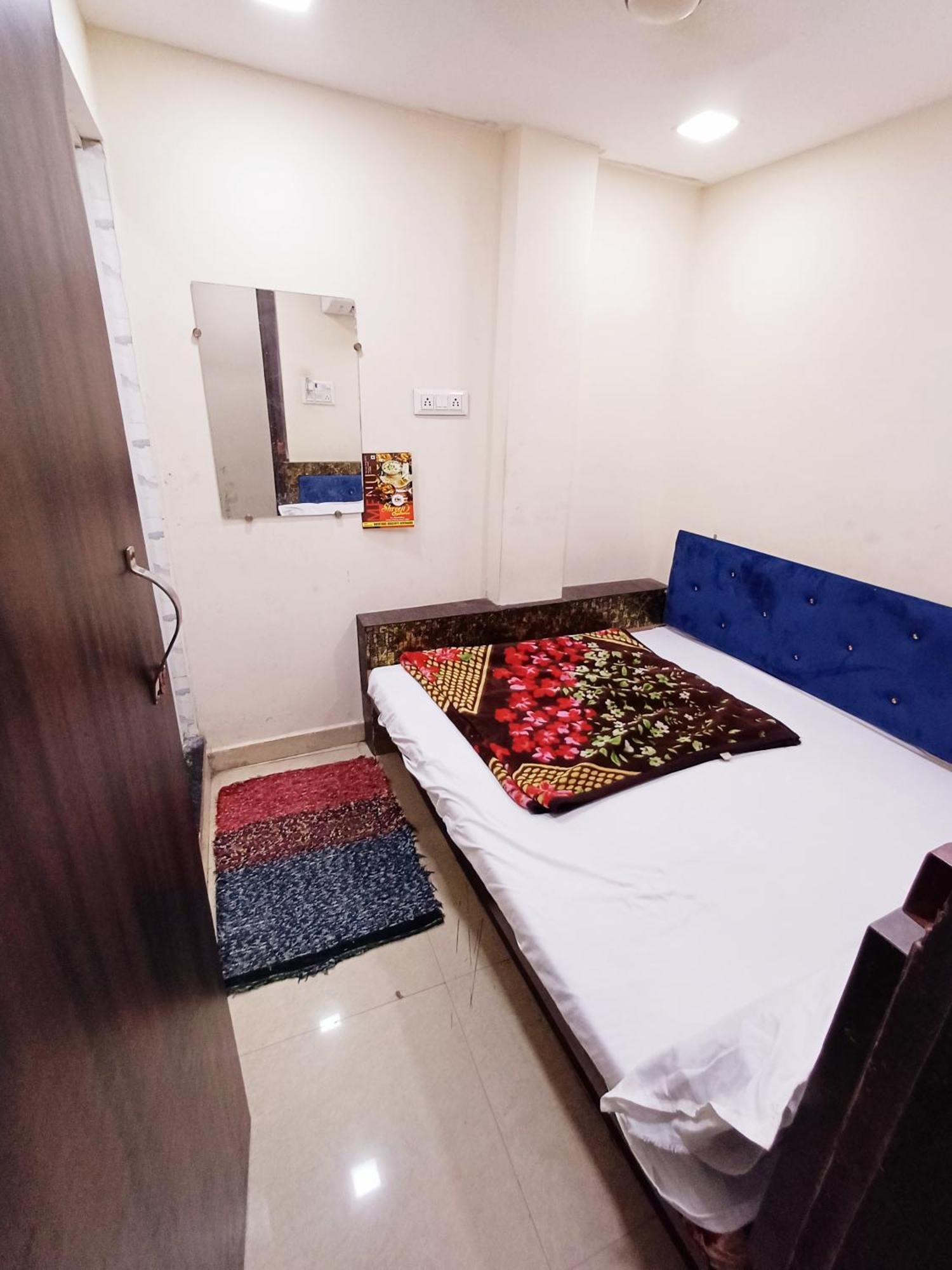 Blue Tower Hotel Ujjain Buitenkant foto