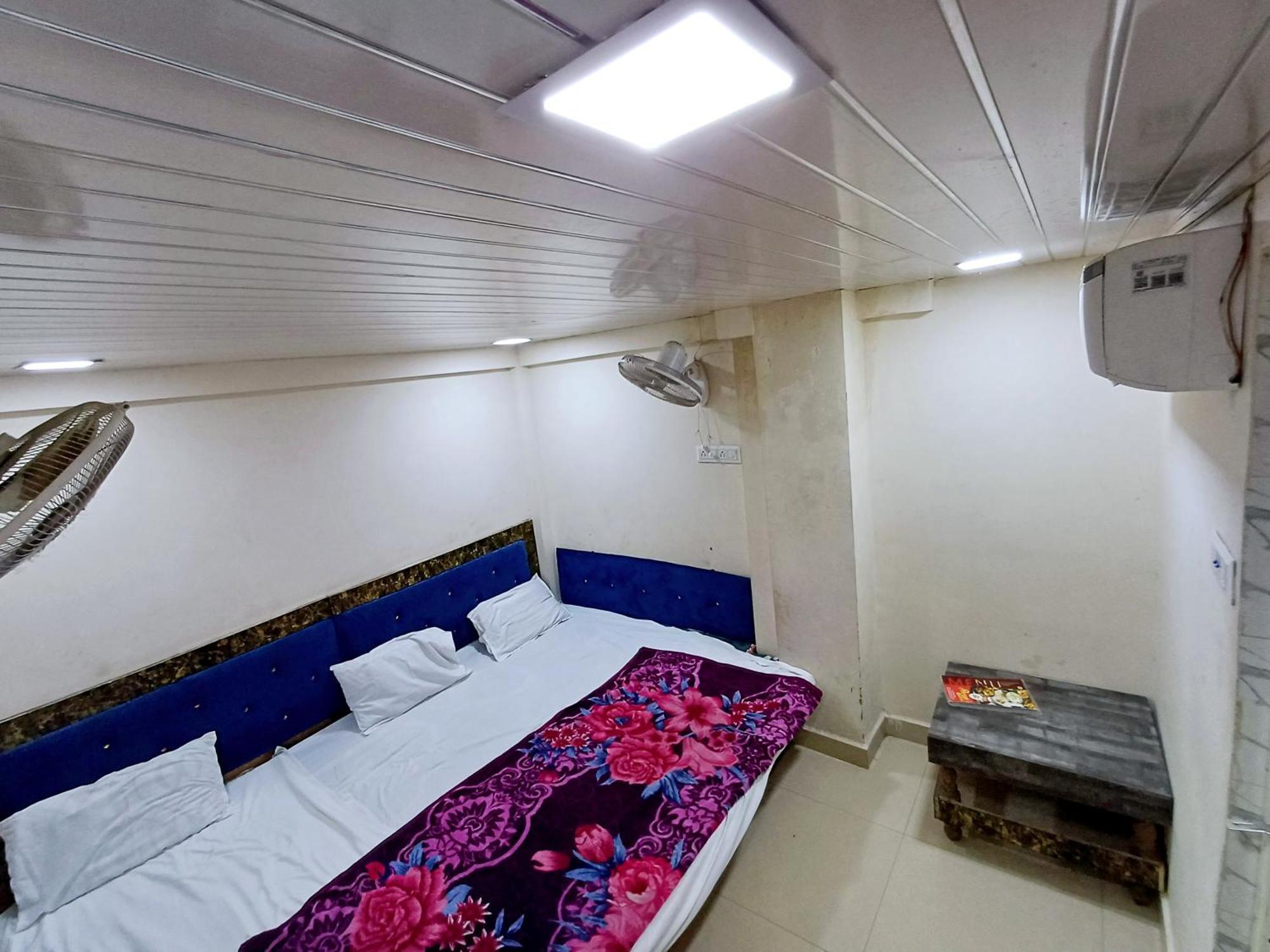 Blue Tower Hotel Ujjain Buitenkant foto