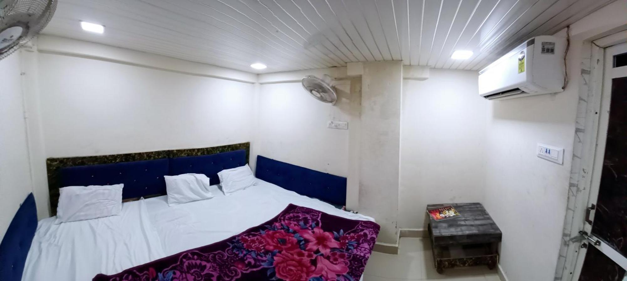 Blue Tower Hotel Ujjain Buitenkant foto