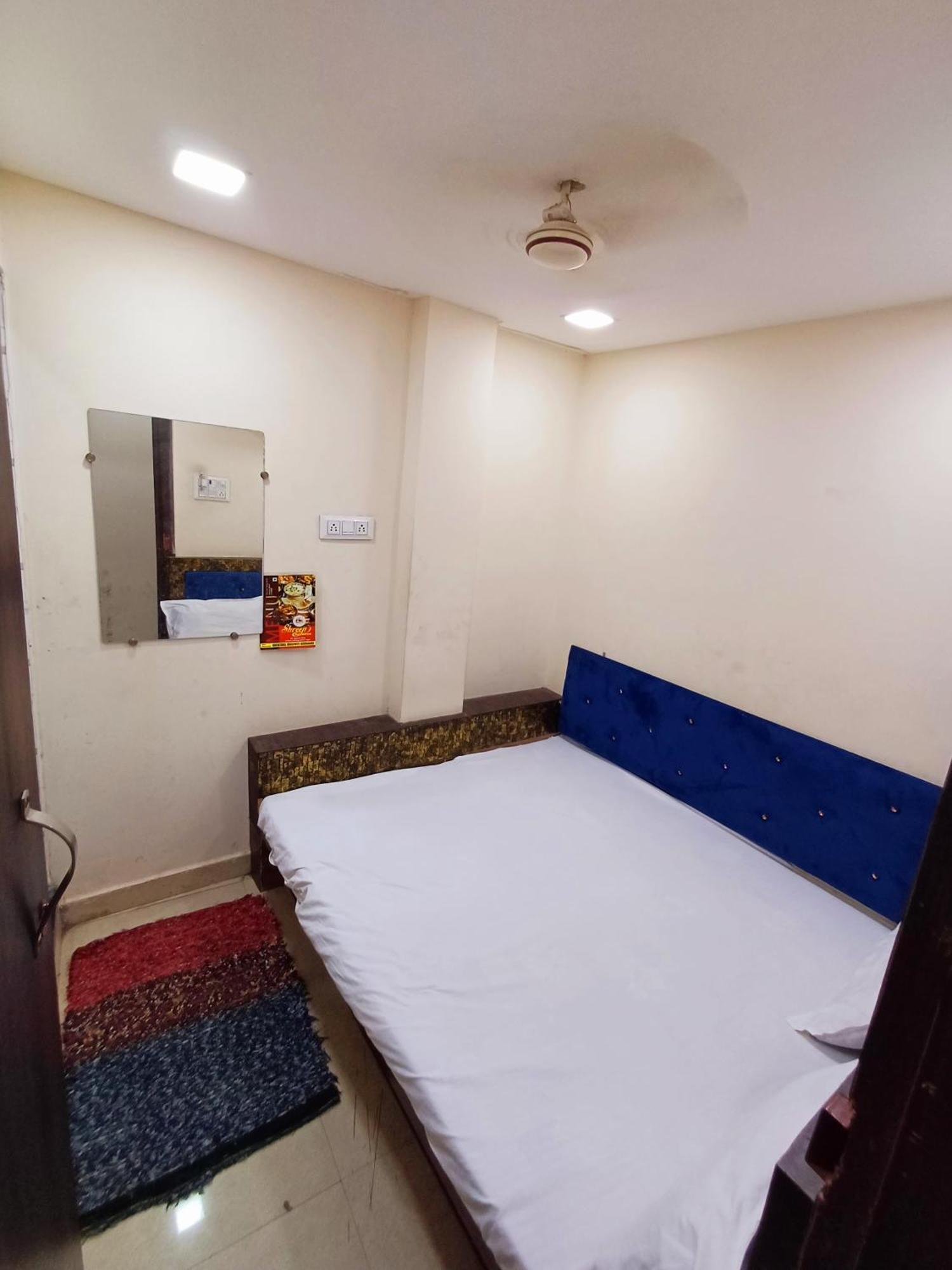 Blue Tower Hotel Ujjain Buitenkant foto