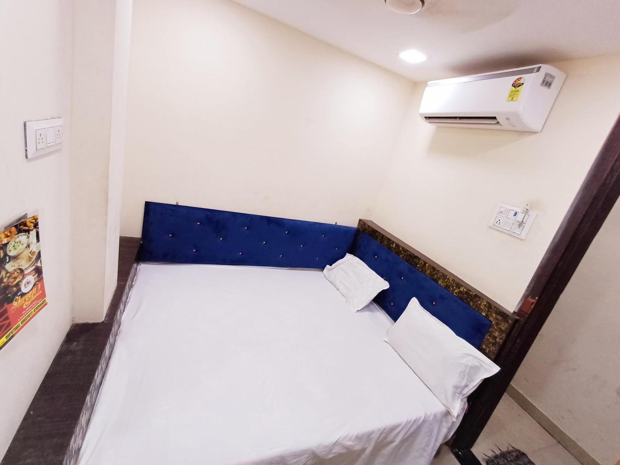 Blue Tower Hotel Ujjain Buitenkant foto