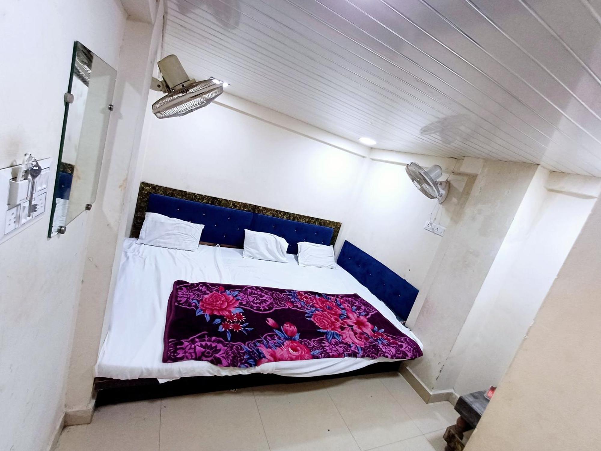Blue Tower Hotel Ujjain Buitenkant foto
